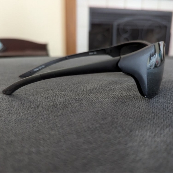 Foster Grant Track Polarized Sports Sunglasses for Men or Women, Black - Picture 3 of 8